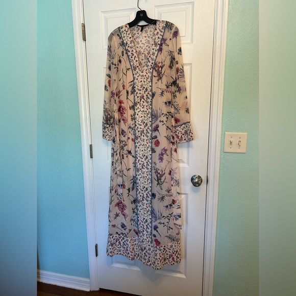 BCBGMaxAzria Dresses & Skirts - BCBGMaxAzria Sheer Floral maxi dress